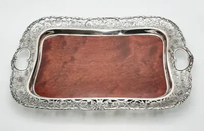 Dienblad met zilveren opengewerkte rand en houten inzet - fa. H. Hooijkaas, 1955 – kavel bij Veilinghuis Klinkhamer, Groningen
