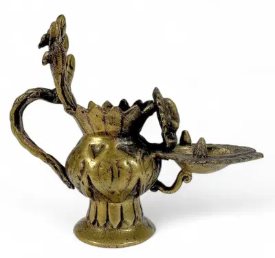 Sukunda rituele bronzen olielamp - Newari traditie, Nepal, eerste helft 20e eeuw – kavel bij Veilinghuis Klinkhamer, Groningen