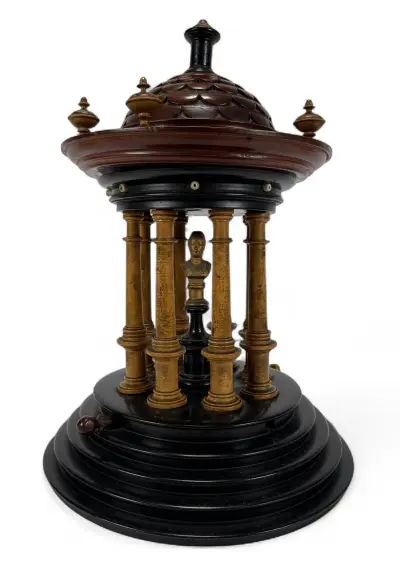 Biedermeier houten tempietto speldenkussen en naaitool, ca. 1830 – kavel bij Veilinghuis Klinkhamer, Groningen