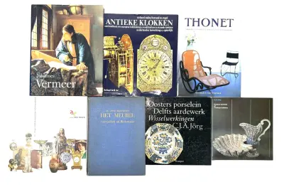 Lot kunst- en antiekboeken – Vermeer, Thonet, klokken en keramiek, tweede helft 20e eeuw – kavel bij Veilinghuis Klinkhamer, Groningen