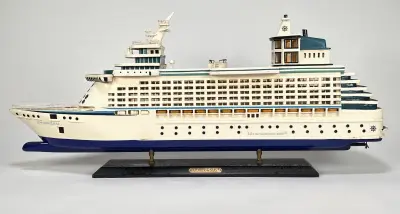 Houten scheepsmodel - "Explorer of the Seas", ca. 2000 – kavel bij Veilinghuis Klinkhamer, Groningen