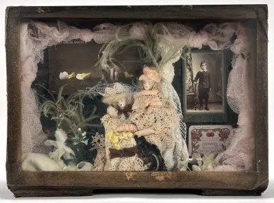 Victoriaanse diorama - poppen en ephemera, Engeland, ca. 1900 – kavel bij Veilinghuis Klinkhamer, Groningen