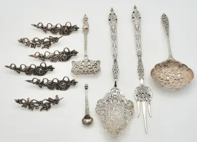 Convoluut zilver - boekbeslag, serveerbestek en lepels, Nederland, ca. 1900 – kavel bij Veilinghuis Klinkhamer, Groningen