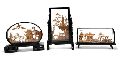 Kurkdiorama's in zwart gelakte houten vitrines - China, 20e eeuw – kavel bij Veilinghuis Klinkhamer, Groningen