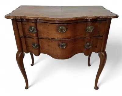 Rococo eikenhouten commode, 18e eeuw – kavel bij Veilinghuis Klinkhamer, Groningen