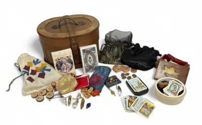 Convoluut waarzeggerij - tarotkaarten, runen en pendels, 20e eeuw – kavel bij Veilinghuis Klinkhamer, Groningen