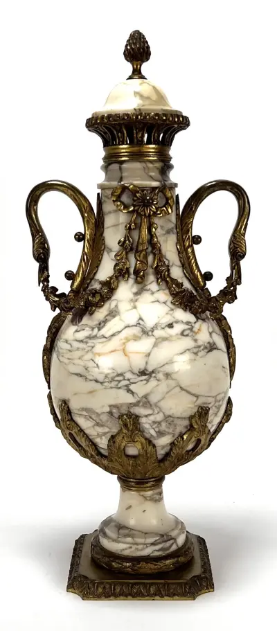 Empire marmeren siervaas met verguld brons - Frankrijk, ca. 1800–1810 – kavel bij Veilinghuis Klinkhamer, Groningen
