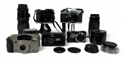 Lot fotocamera's, Pentax, Minolta, Konica en Samsung - analoog en digitaal, ca. 1975–2005 – kavel bij Veilinghuis Klinkhamer, Groningen