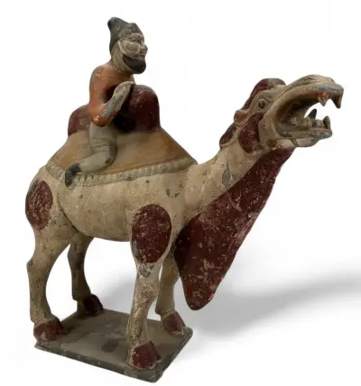 Terracotta grafbeeld (mingqi) – kameel met ruiter, China, 20e eeuw – kavel bij Veilinghuis Klinkhamer, Groningen