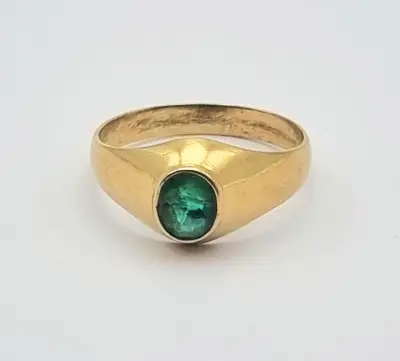 18 karaat gouden ring met groene steen, tweede helft 20e eeuw – kavel bij Veilinghuis Klinkhamer, Groningen