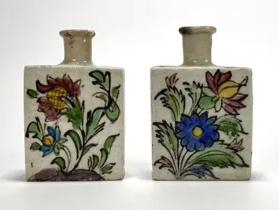 Keramische Qajar-flessen – polychroom floraal decor, Perzië, 19e eeuw – kavel bij Veilinghuis Klinkhamer, Groningen