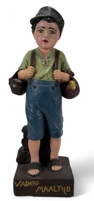 Gipsen beeld jongen, B. v. Heenen - "Vaders maaltijd", 1909 – kavel bij Veilinghuis Klinkhamer, Groningen
