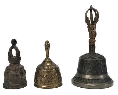 Bellen – Ghanta, evangelistenbel en handbel, 20e eeuw – kavel bij Veilinghuis Klinkhamer, Groningen