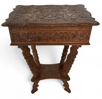Houten naaitafel met florale motieven - Indonesië, ca. 1900 – kavel bij Veilinghuis Klinkhamer, Groningen