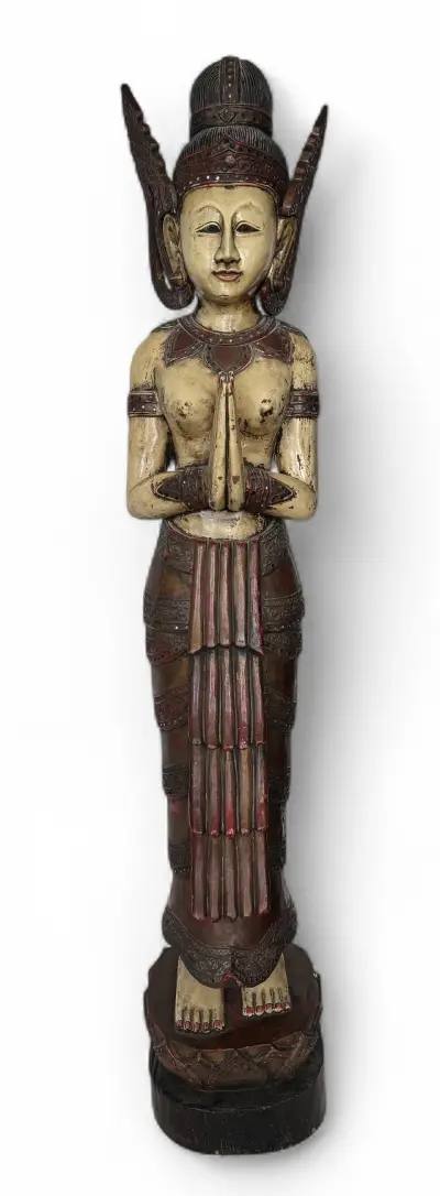 Houten Sawasdee welkomstbeeld - Thailand,20e eeuw – kavel bij Veilinghuis Klinkhamer, Groningen