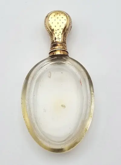 Glazen parfumflesje met 14 karaat gouden dop – Nederland, ca. 1900 – kavel bij Veilinghuis Klinkhamer, Groningen
