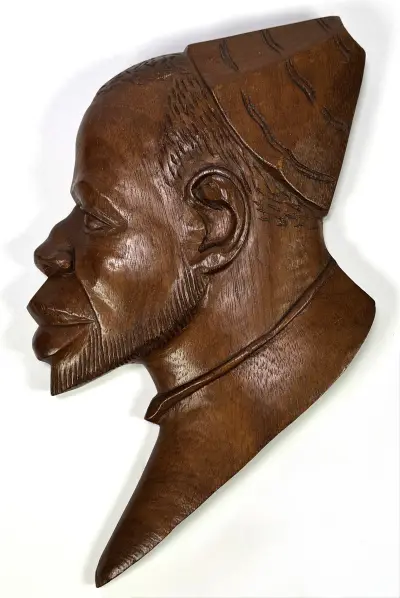 Houten wanddecoratie – hoofd en profiel, Afrika, 20e eeuw – kavel bij Veilinghuis Klinkhamer, Groningen