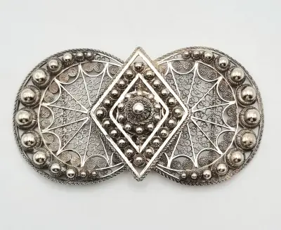 Zilveren klederdrachtgesp met filigrein - Nederland, ca. 1900 – kavel bij Veilinghuis Klinkhamer, Groningen