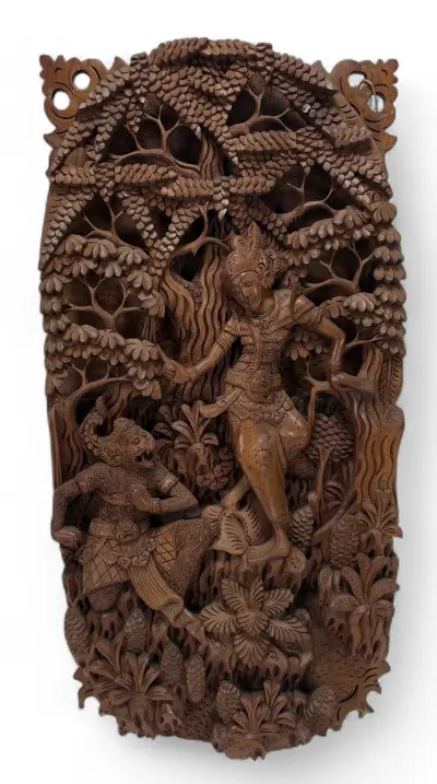 Houten reliëfpaneel, Bali– scène uit de Ramayana, midden 20e eeuw – kavel bij Veilinghuis Klinkhamer, Groningen