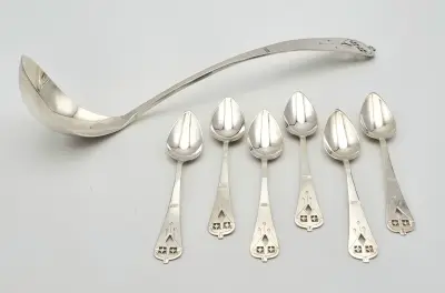 Art Nouveau zilveren bowllepel en theelepels - Schoonhoven, 1910 – kavel bij Veilinghuis Klinkhamer, Groningen