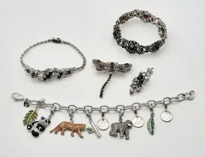 Lot sieraden - edel en onedel, Swarovski charm-armband, 20e eeuw – kavel bij Veilinghuis Klinkhamer, Groningen
