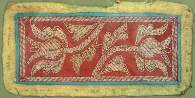Ingelijst geborduurd doek – rood fond, florale motieven, 19e eeuw – kavel bij Veilinghuis Klinkhamer, Groningen