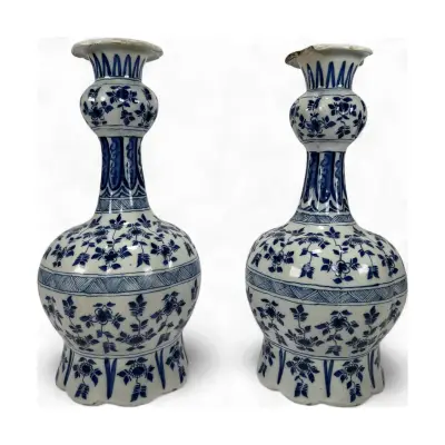Delfts blauw aardewerk knobbelvazen - floraal decor, 19e eeuw – kavel bij Veilinghuis Klinkhamer, Groningen