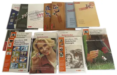 Jaarcollecties Nederlandse postzegels in originele mapjes, 1991–2008 – kavel bij Veilinghuis Klinkhamer, Groningen