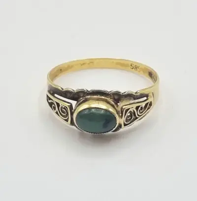 14 karaat gouden ring met groene cabochon, 20e eeuw – kavel bij Veilinghuis Klinkhamer, Groningen