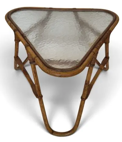 Vintage rotan bijzettafel met driehoekig glazen blad - Rohé Noordwolde ca. 1960 – kavel bij Veilinghuis Klinkhamer, Groningen