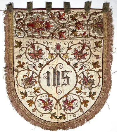 Zijden religieus vaandel - IHS 'Iesus Hominum Salvator', ca. 1900 – kavel bij Veilinghuis Klinkhamer, Groningen