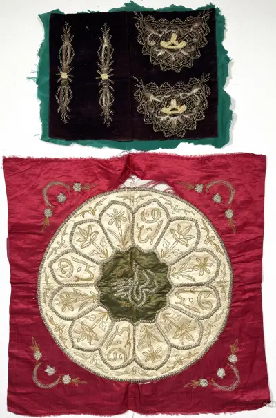 Ottomaanse textielfragmenten met sirma borduurwerk - Turkije, eind 19e eeuw – kavel bij Veilinghuis Klinkhamer, Groningen
