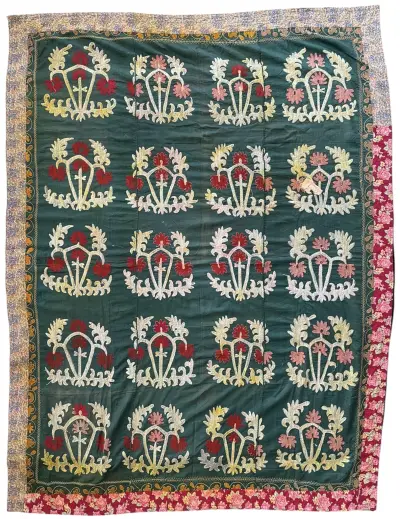 Oezbeekse suzani kleed– handgeborduurd groen textiel met florale motieven, 20e eeuw – kavel bij Veilinghuis Klinkhamer, Groningen