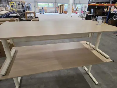 2x bureau tafel, Gispen – kavel bij Onlineveilingmeester, Groningen