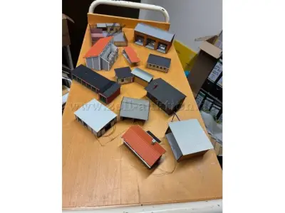 1 Konvolut Bausätze Gewerbe Lasercut, Modellbau, H0 Spur – kavel bij Zoll-Auktion, Bad Kreuznach