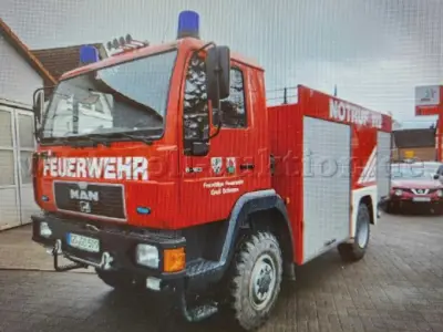 1 Tanklöschfah­rzeug(TLF16/24);MAN Aufbau von Iveco-Magiru­s 8.163 LAEC-LF 4x4 FA – kavel bij Zoll-Auktion, Friedland