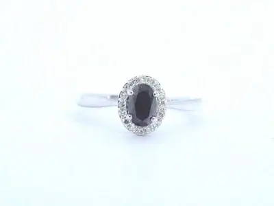 Witgouden ring met een grote zwarte diamant en natuurlijke witte diamanten – kavel bij Onlineveilingmeester