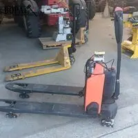 Elektrische BT lifter – kavel bij BOPA Auctions, Houthulst