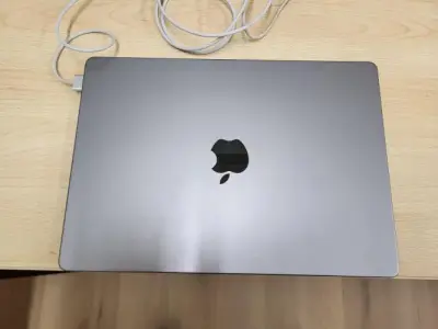 MacBook Pro model a2442 – kavel bij Openbare Verkopen, Wielsbeke