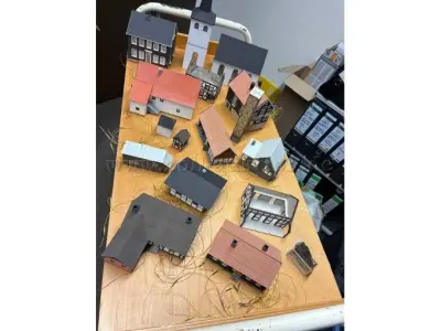 1 Konvolut 17 Bausätze Lasercut, Modellbau, H0 Spur – kavel bij Zoll-Auktion, Bad Kreuznach