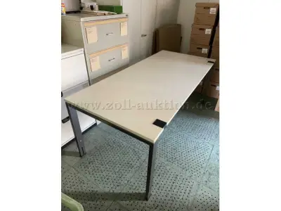 1 Vario Schreibtisch/Bürotisch 200 x 90 – kavel bij Zoll-Auktion, Neuss