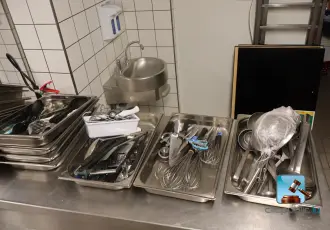 Stainless steel kitchen equipment – kavel bij En.clicpublic