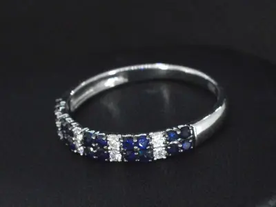 Witgouden ring met diamanten en saffieren – kavel bij Onlineveilingmeester