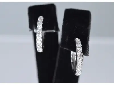 Witgouden oorbellen met diamanten – kavel bij Onlineveilingmeester