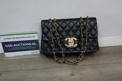 Chanel Classic Flap Bag zwart met goud – kavel bij GSD Auctions, Zoeterwoude