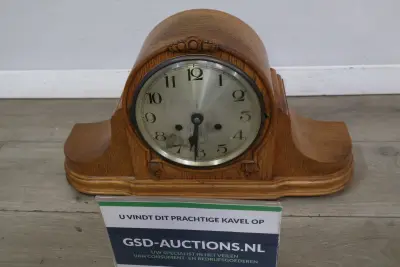 Antieke houten mantelklok – kavel bij GSD Auctions, Zoeterwoude