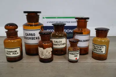 Set antieke bruine Apothekersflessen – kavel bij GSD Auctions, Zoeterwoude