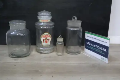 Set van vier glazen voorraadpotten met deksel – kavel bij GSD Auctions, Zoeterwoude