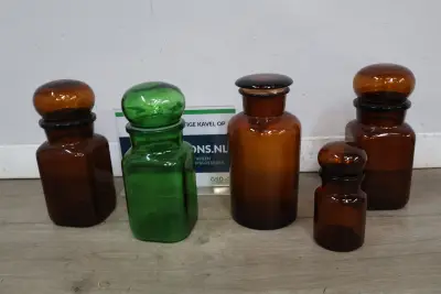 Antieke glazen apothekersflessen – kavel bij GSD Auctions, Zoeterwoude