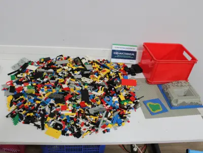 Partij losse LEGO bouwstenen en basisplaten – kavel bij GSD Auctions, Zoeterwoude